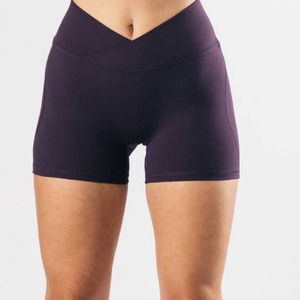 Aphalete surface power shorts in plum